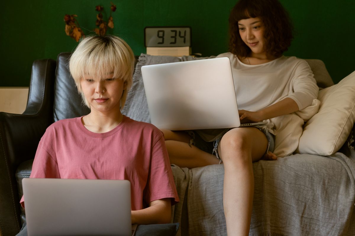 Trabalhar à distância no estrangeiro: 5 requisitos e não pagar alojamento